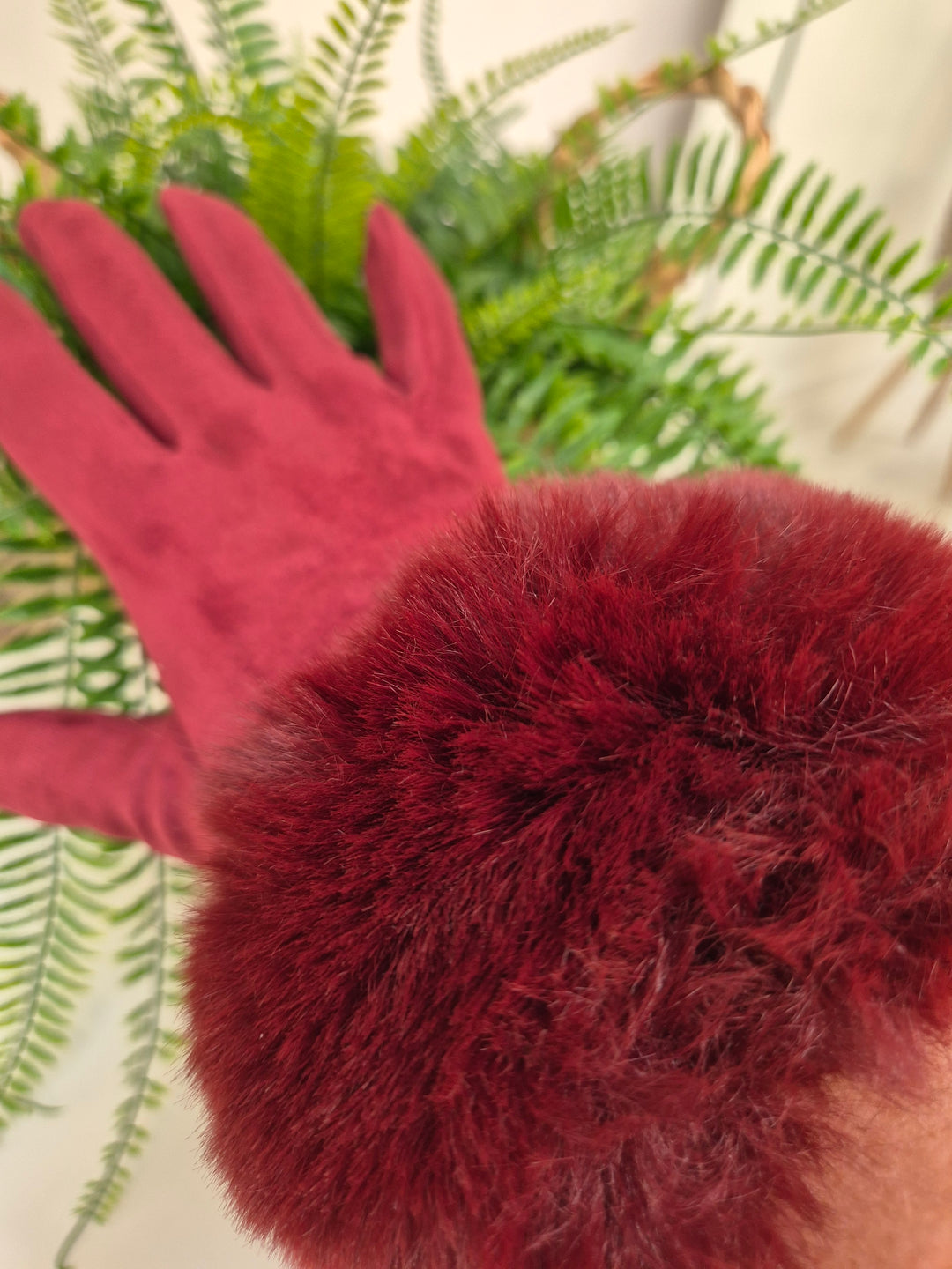 Oslo Gloves with Faux Fur - Wine
