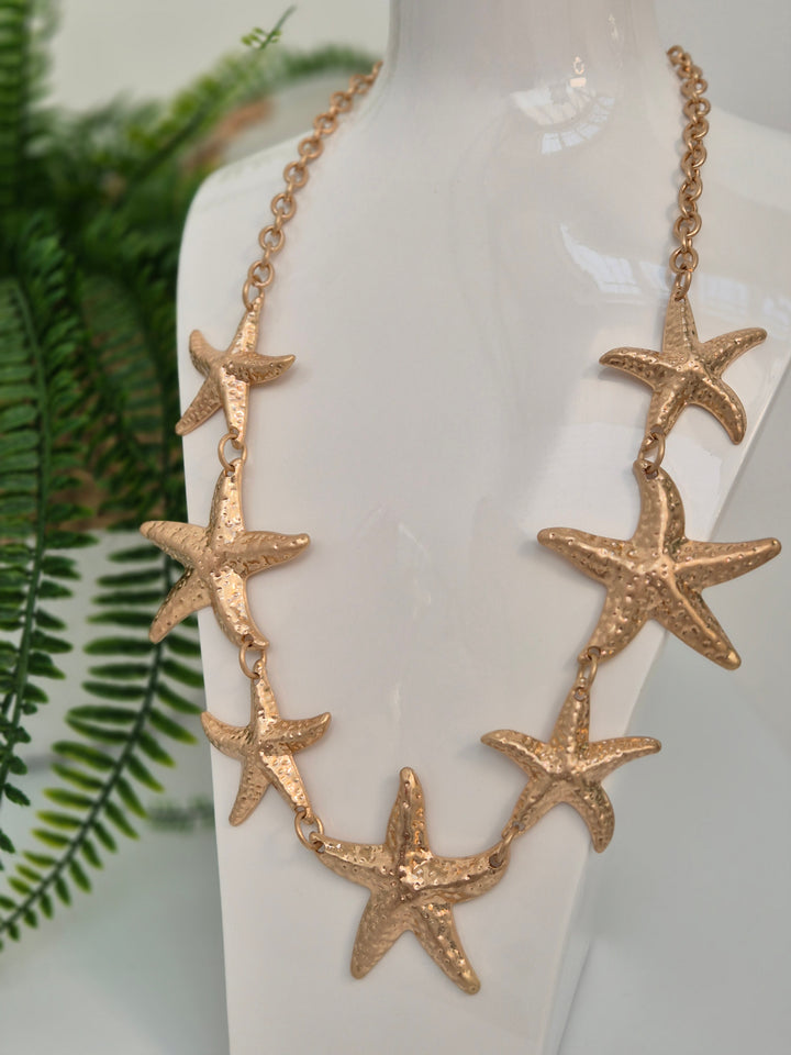 Starfish Necklace Graduating in Size - Gold Tone