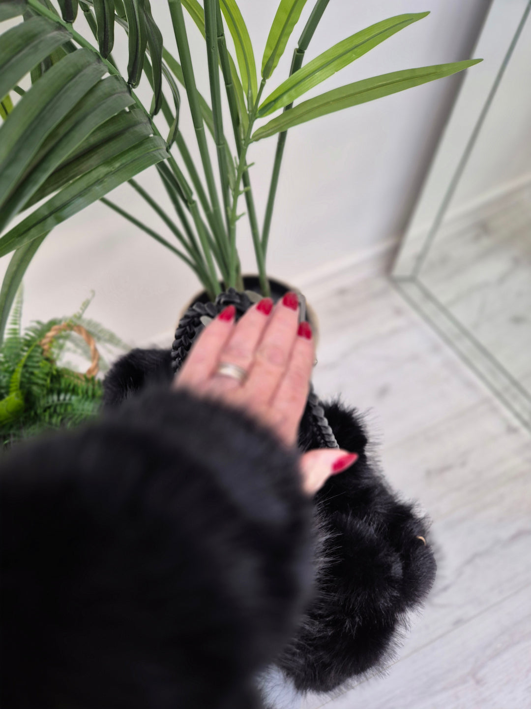 Oslo Faux Fur Fluffy Fingerless Gloves/Cuffs - Black