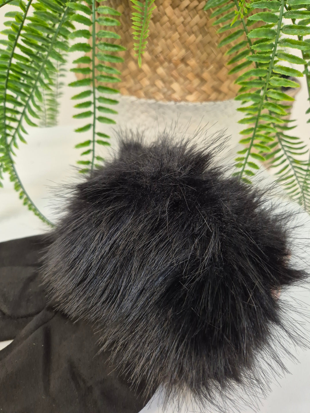 Oslo Gloves with Faux Fur - Black