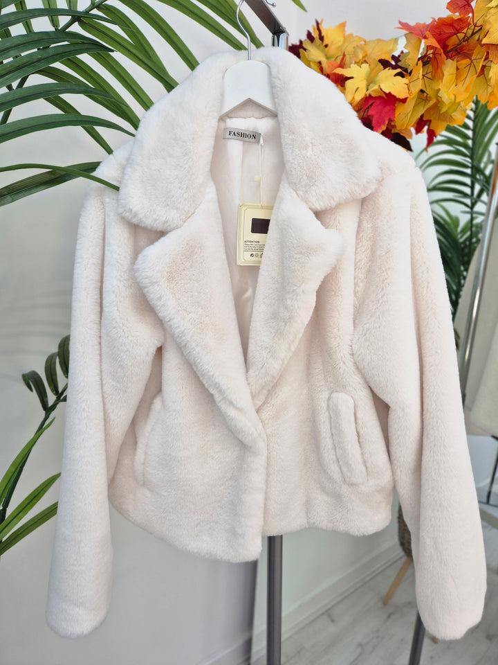 Oslo Faux Fur Short Jacket - Winter White (One Size - fitting from Size 8/10 up to Size 14)
