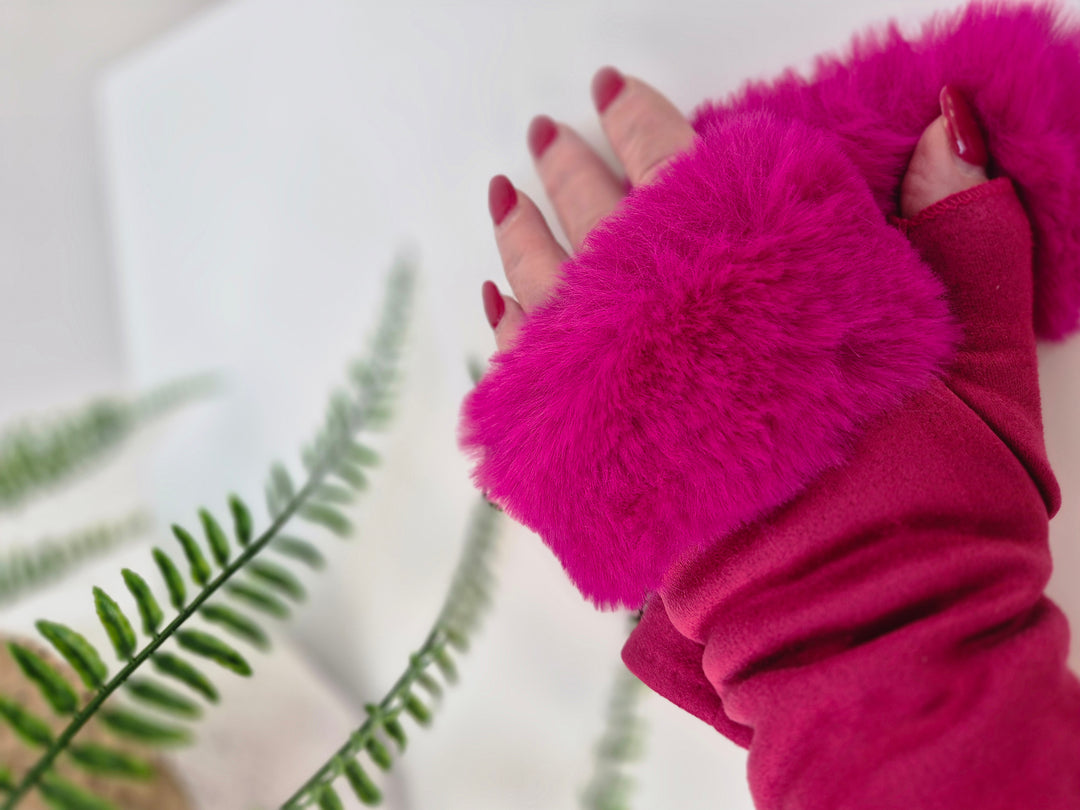 Oslo Faux Fur Fingerless Gloves - Hot Pink
