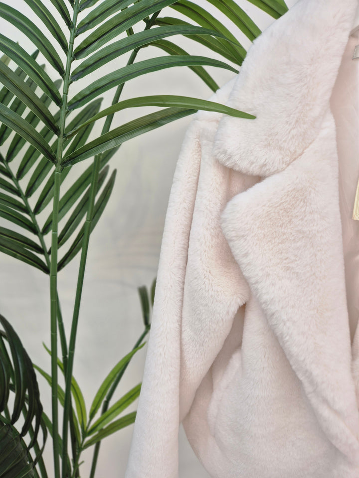 Oslo Faux Fur Short Jacket - Winter White (One Size - fitting from Size 8/10 up to Size 14)