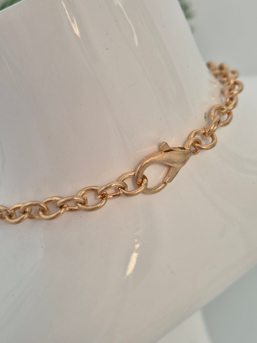 Starfish Necklace Graduating in Size - Gold Tone