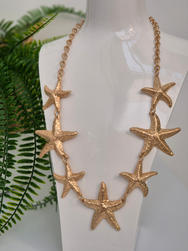 Starfish Necklace Graduating in Size - Gold Tone