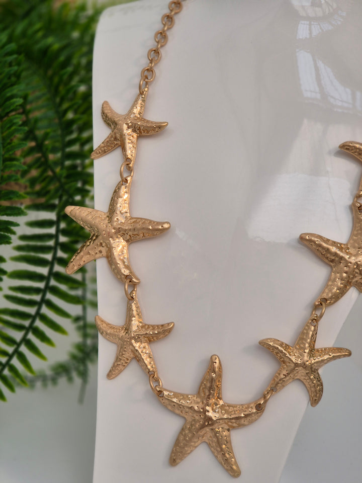 Starfish Necklace Graduating in Size - Gold Tone