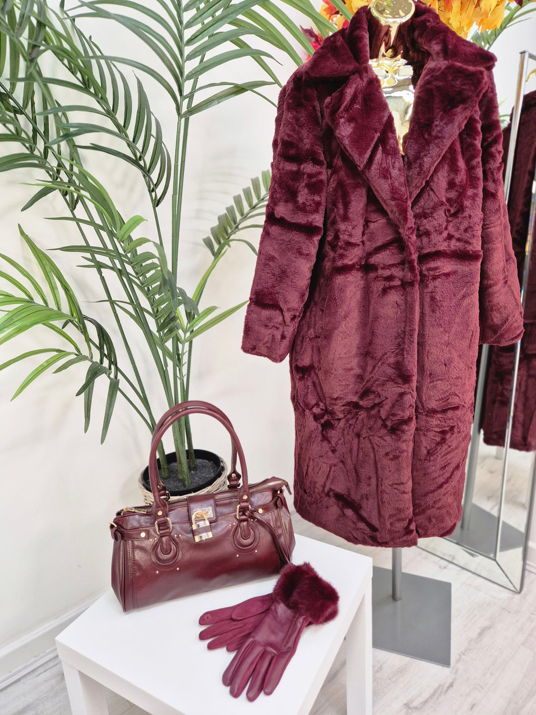 Oslo Gloves with Faux Leather & Faux Fur - Wine