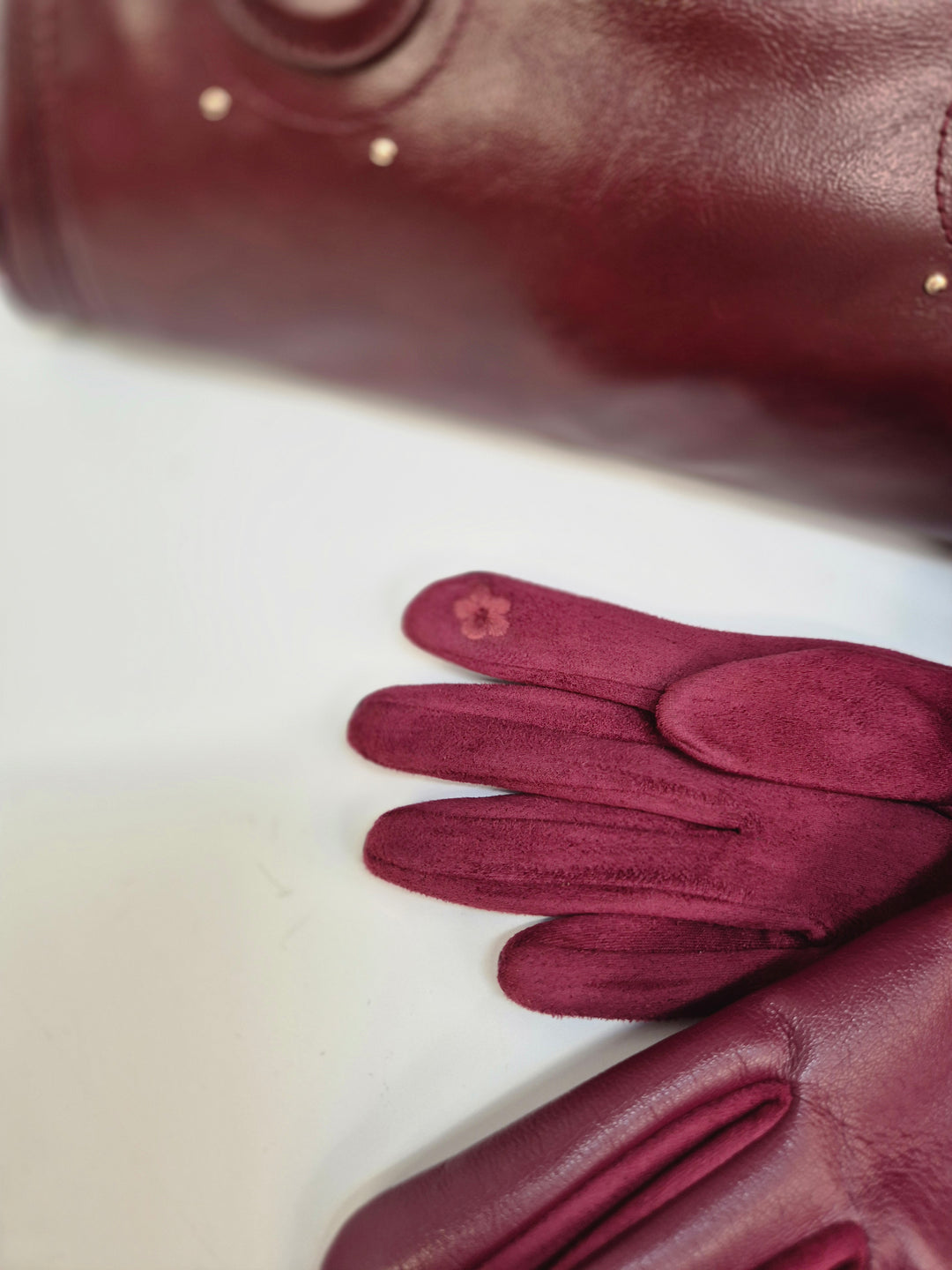 Oslo Gloves with Faux Leather & Faux Fur - Wine