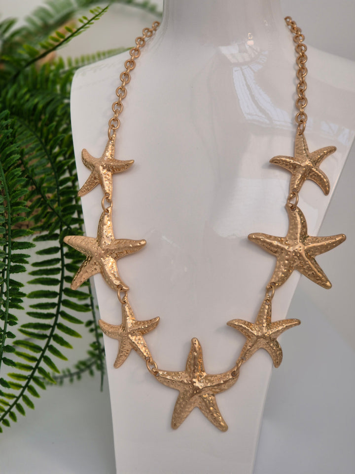 Starfish Necklace Graduating in Size - Gold Tone