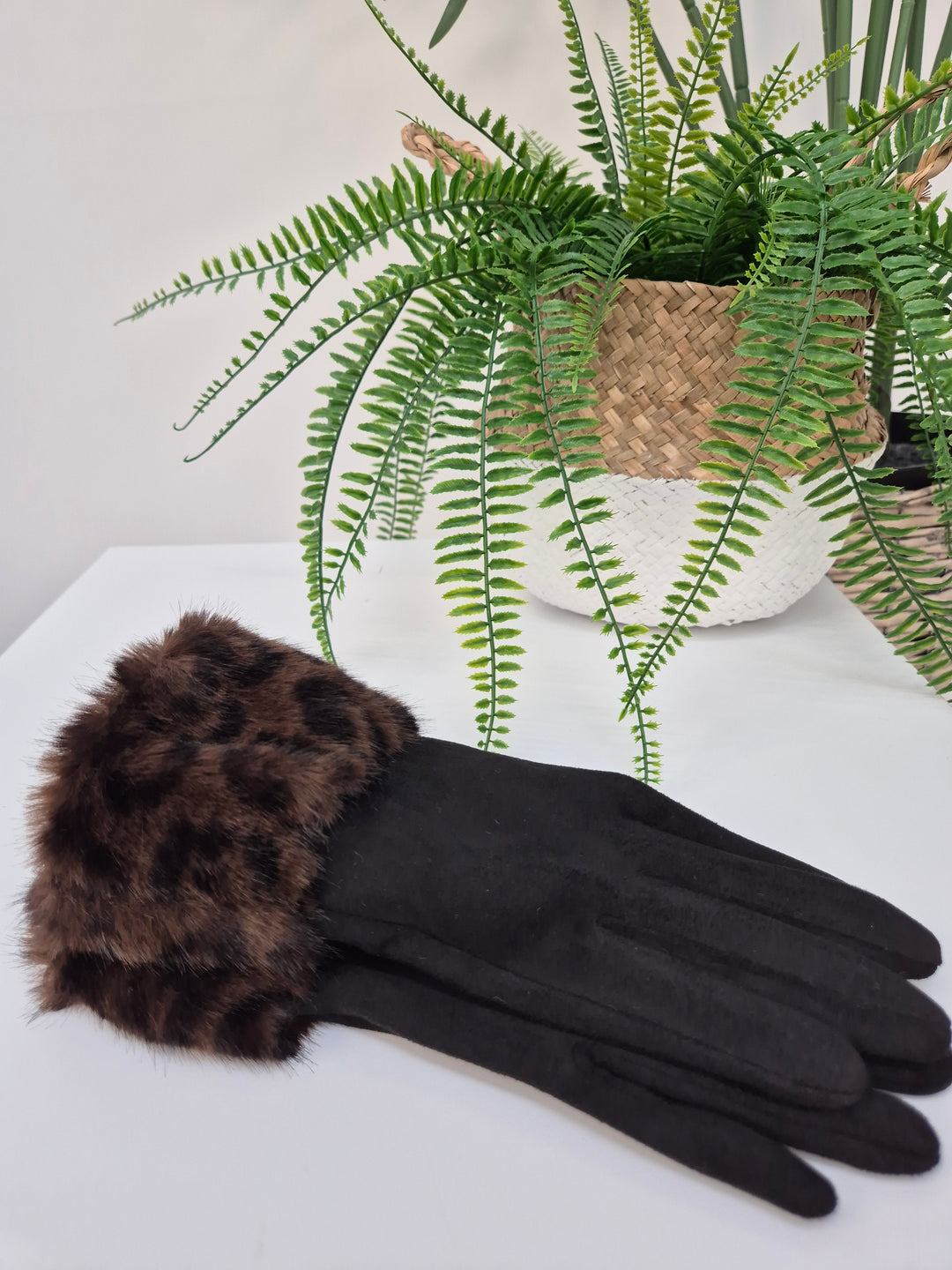 Oslo Gloves with Faux Fur - Black Leopard