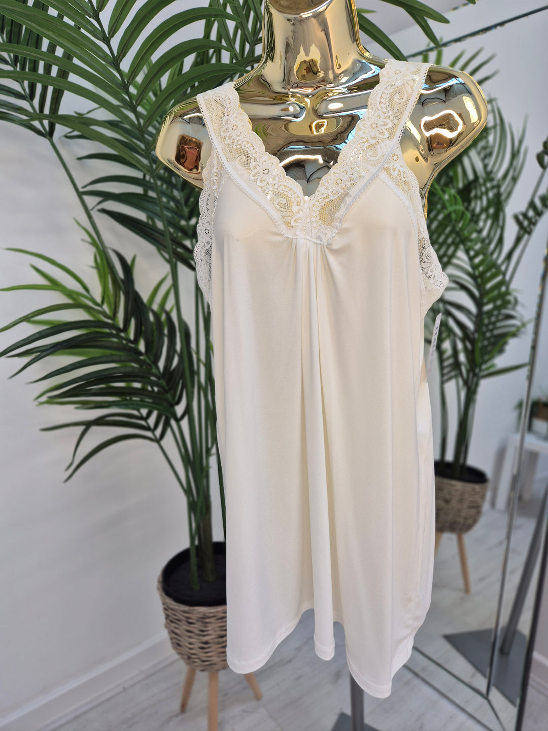 Linzi Lace Cami Top (Curvy) - (choose your Colour)