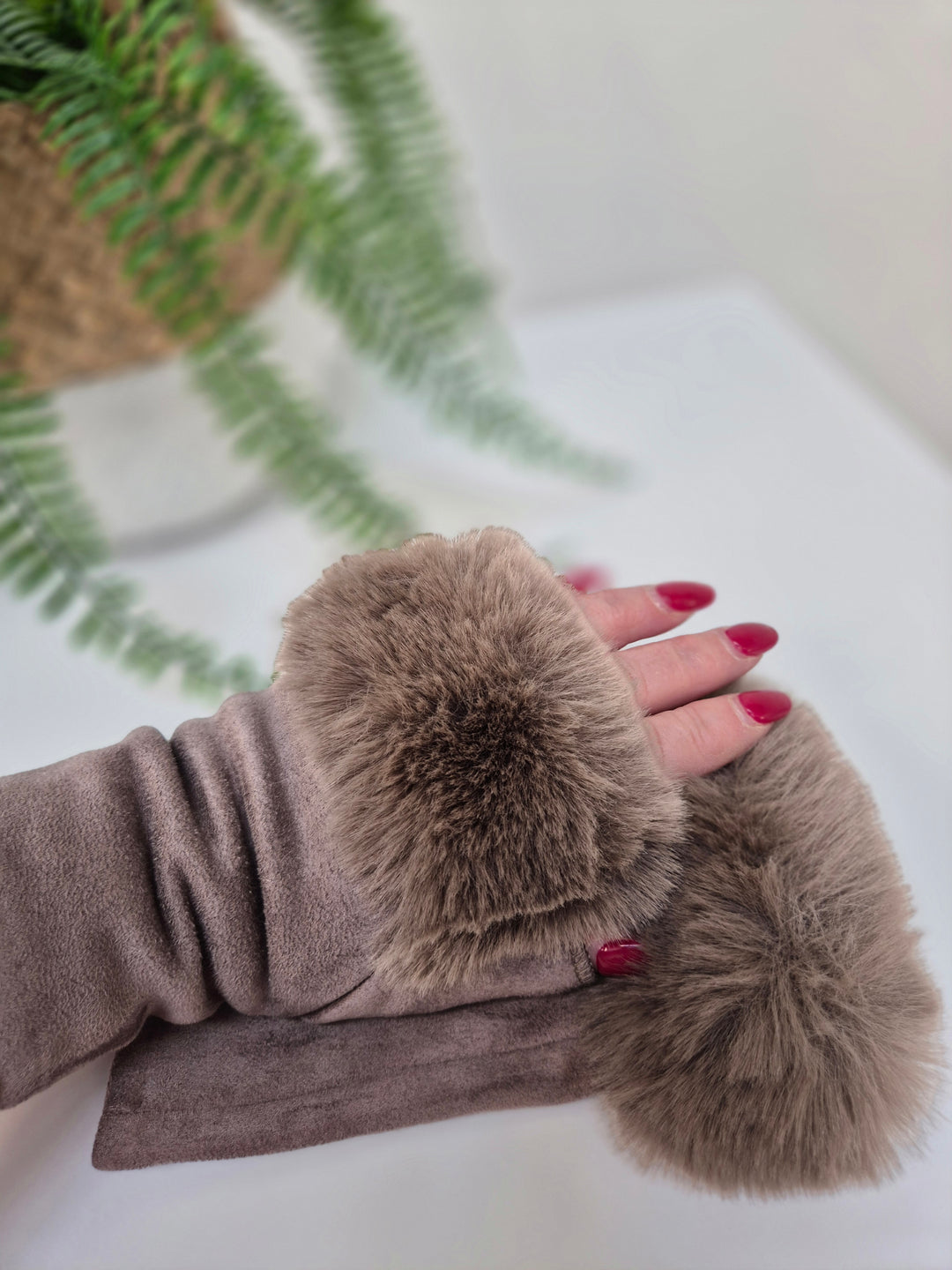 Oslo Faux Fur Fingerless Gloves - Mocha