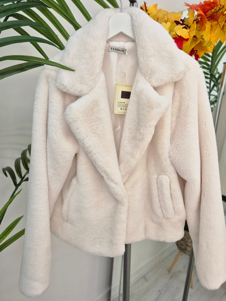 Oslo Faux Fur Short Jacket - Winter White (One Size - fitting from Size 8/10 up to Size 14)