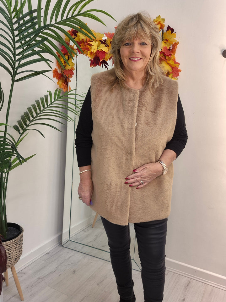 Oslo Faux Fur Gilet - Mochaccino (Curvy fits from 14 up to Size 20)