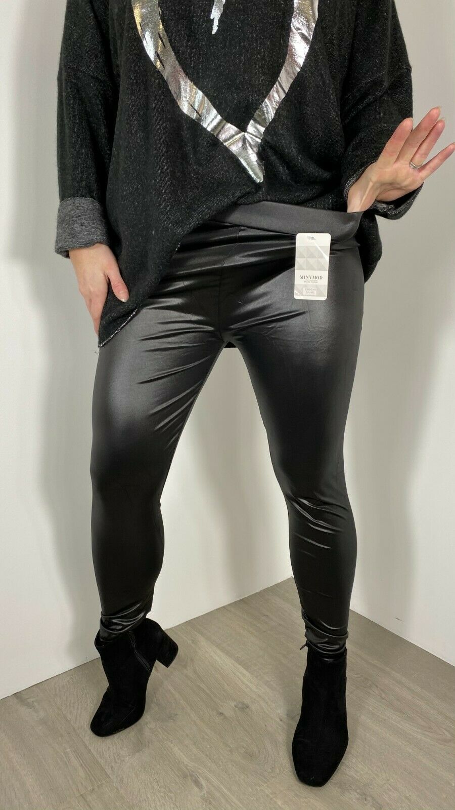 Leather Look Leggings Black - (Curvy) – Queen Of Fashion