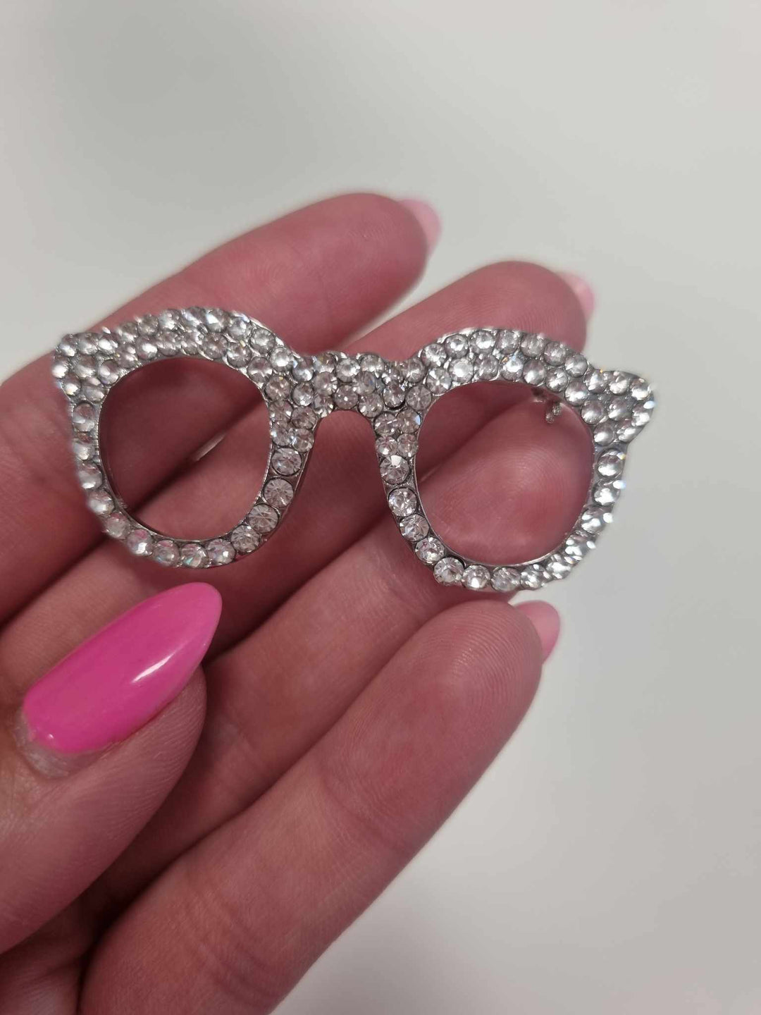 Brooch/ Glasses Holder - Silver Detail