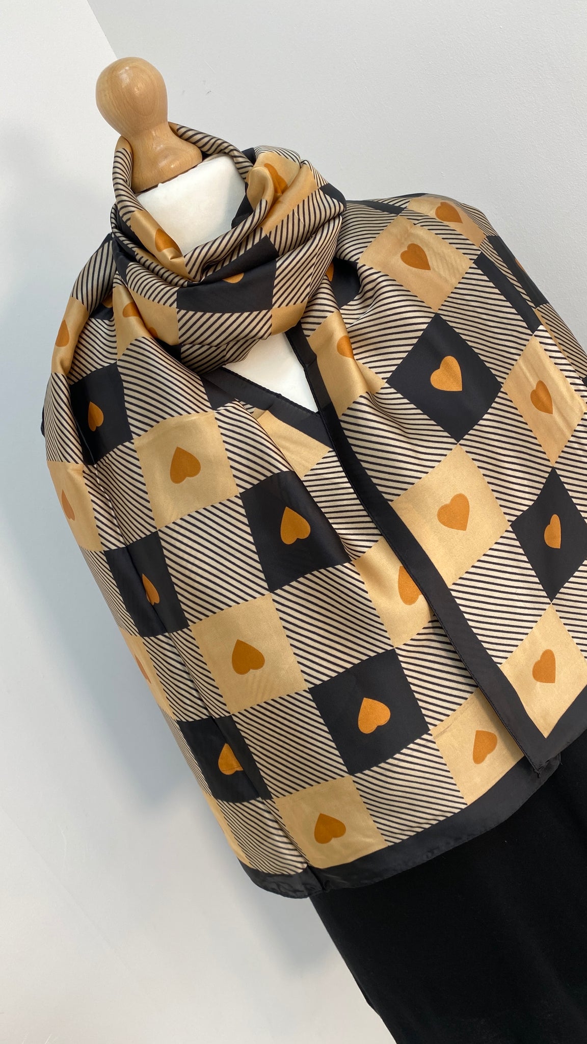 Hearts Silky Scarf - Black/Gold