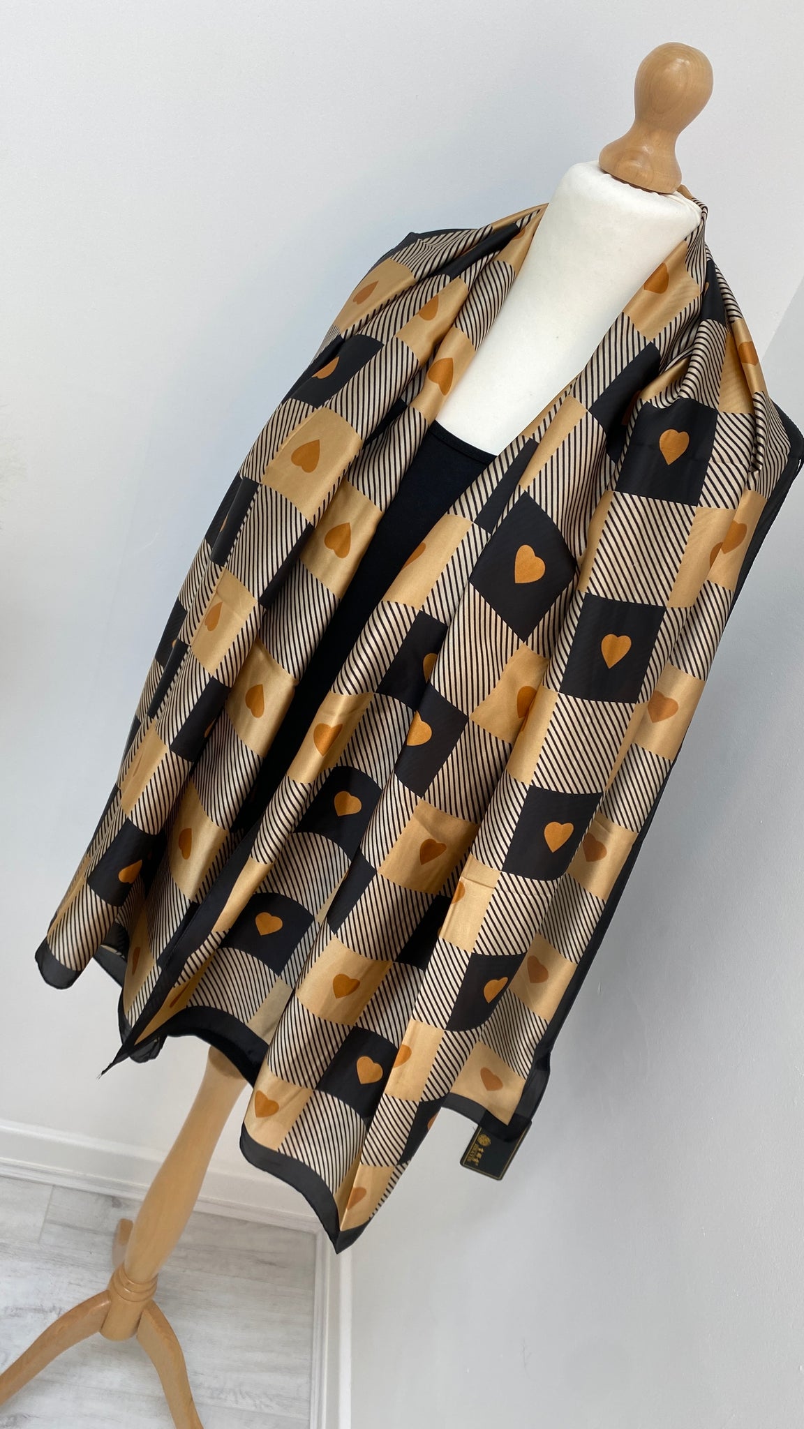 Hearts Silky Scarf - Black/Gold