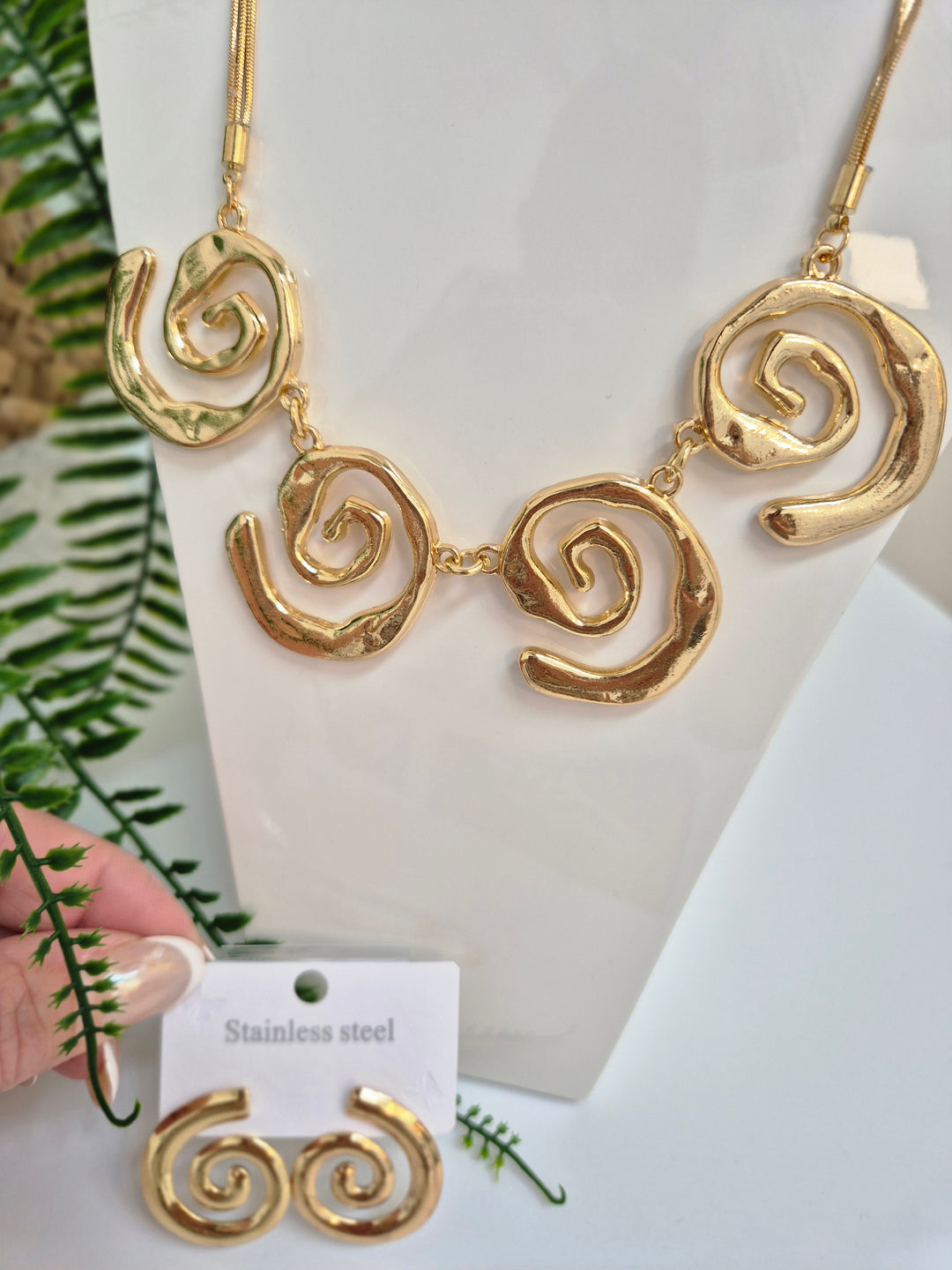 Swirl Necklace - Gold Tone