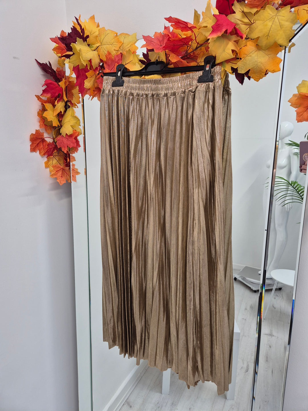 Crinkle Midi Skirt - Gold or Black - One Size/Curvy - fits from Size 12/14 up to Size 20)