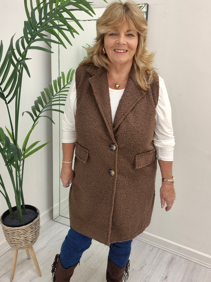 Gina Gilet (Faux Shearling) - One Size/Curvy, fits from Size 14 to Size 18) - Chocolate