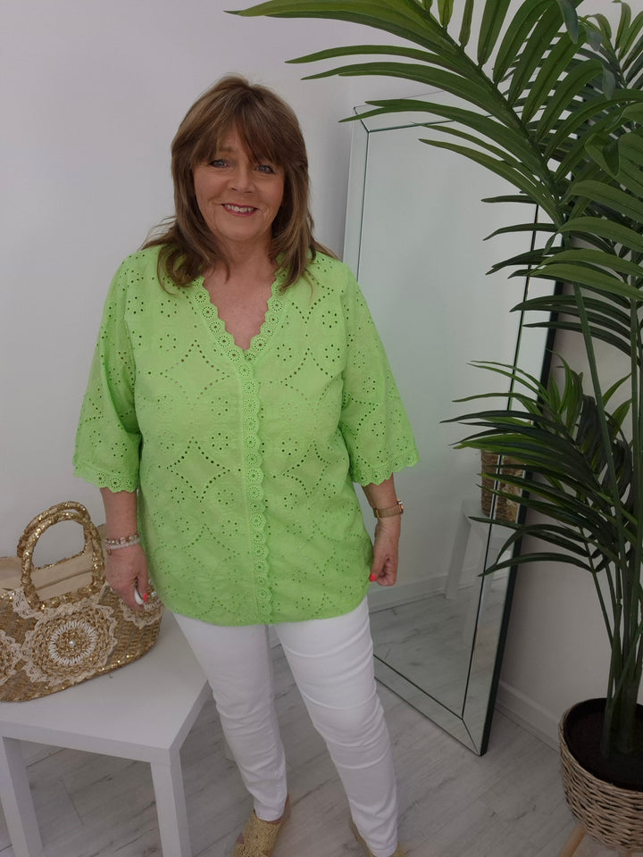 Billie Broderie Anglaise Blouse - (choose your Colour) (Curvy)