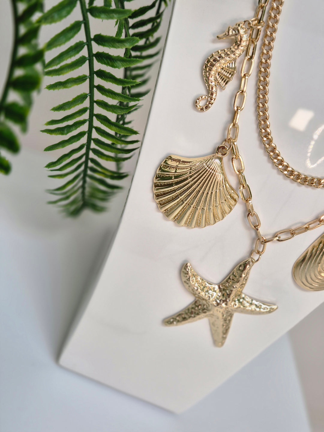 Starfish Beach Vibes Necklace (Gold Tone)