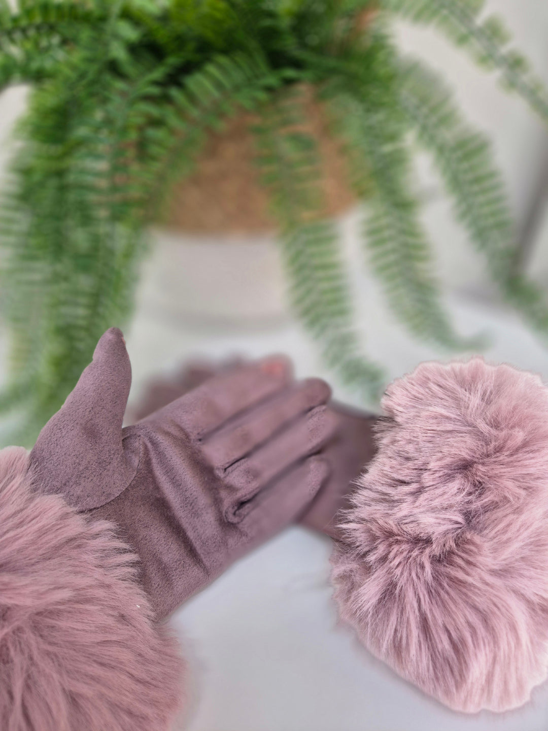 Oslo Gloves with Faux Leather & Faux Fur - Dusky Pink