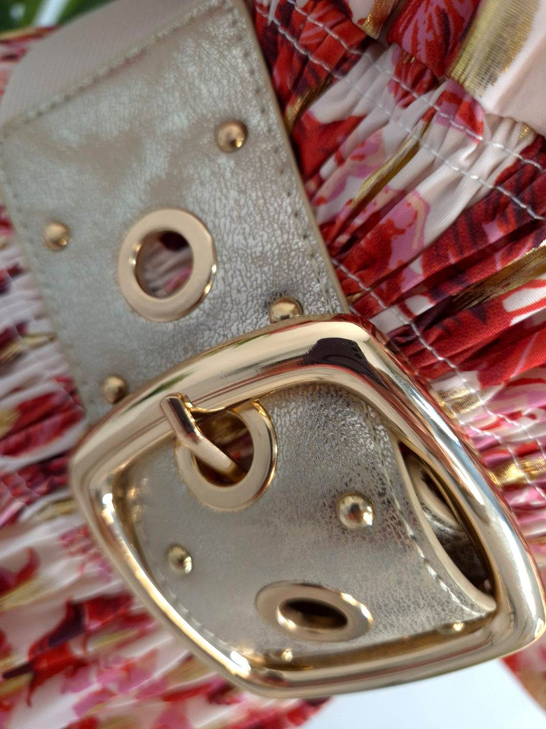 Stretchy Belt with Large Buckle - Gold/Beige