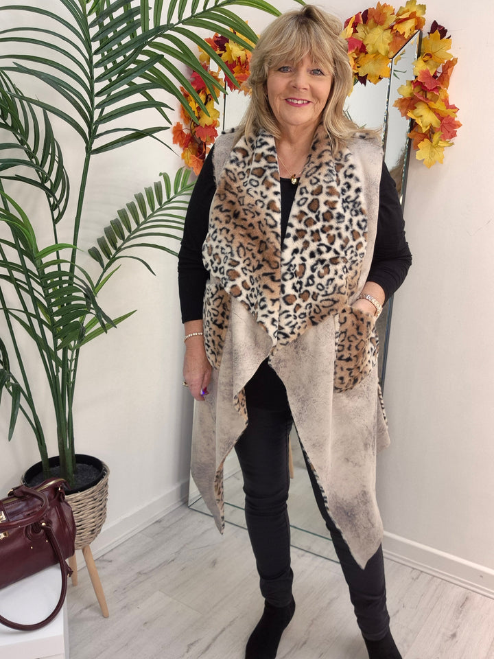 Oslo Faux Fur Reversible Gilet - Stone Leopard (Oversized, fitting from Size 12 up to Size 16)