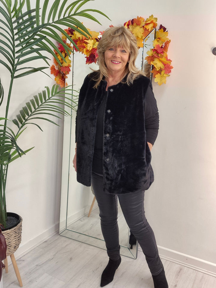 Oslo Faux Fur Gilet - Black (Curvy fits from 14 up to Size 20)