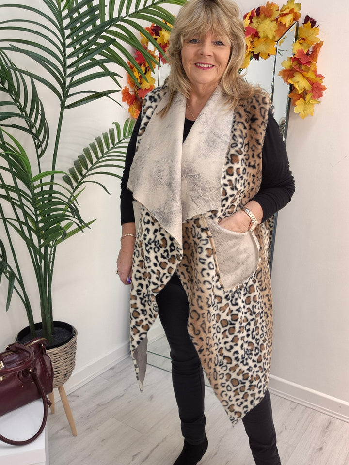 Oslo Faux Fur Reversible Gilet - Stone Leopard (Oversized, fitting from Size 12 up to Size 16)