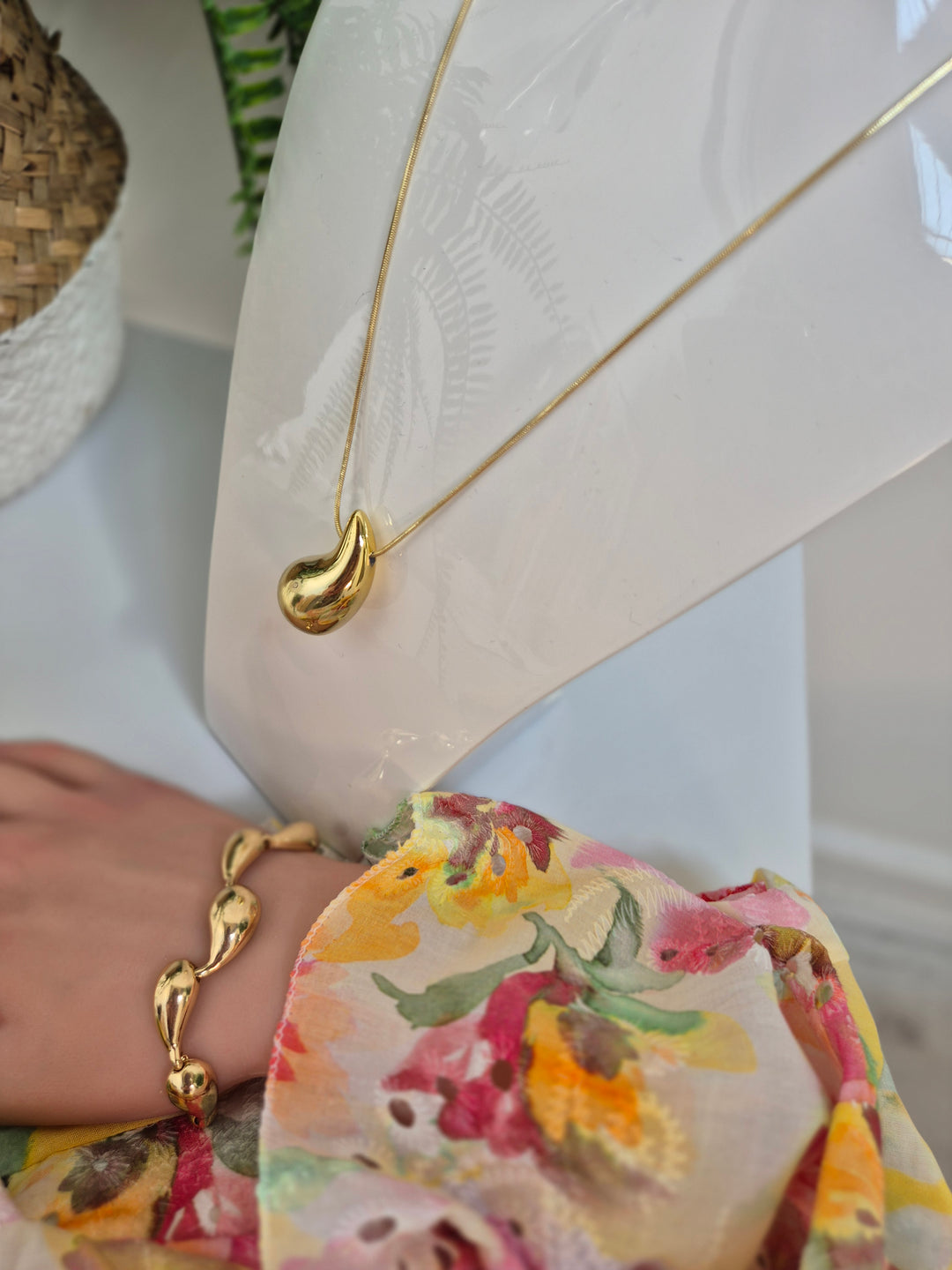 Teardrop Bracelet - Gold Tone