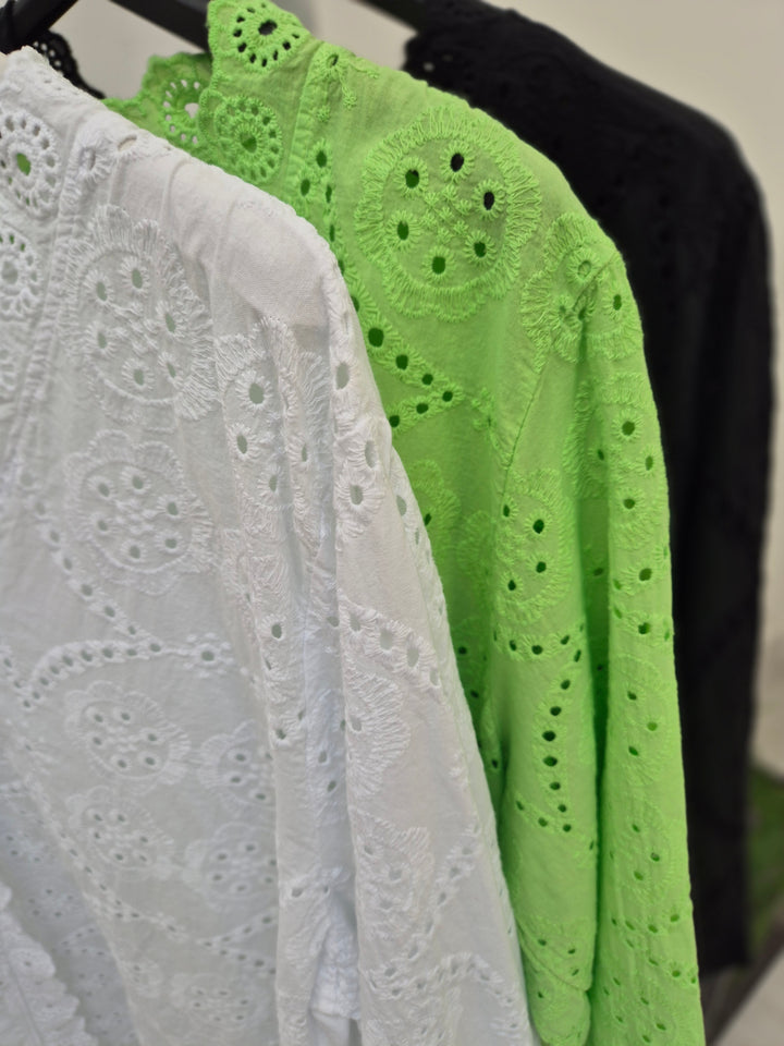 Billie Broderie Anglaise Blouse - (choose your Colour) (Curvy)
