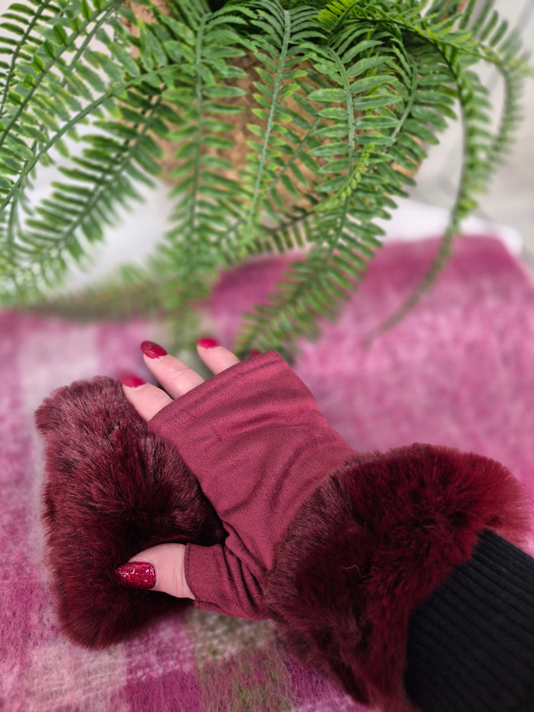 Oslo Faux Fur Fingerless Gloves - Wine