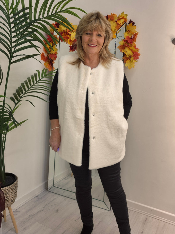 Oslo Faux Fur Gilet - Cream (Curvy fits from 14 up to Size 20)