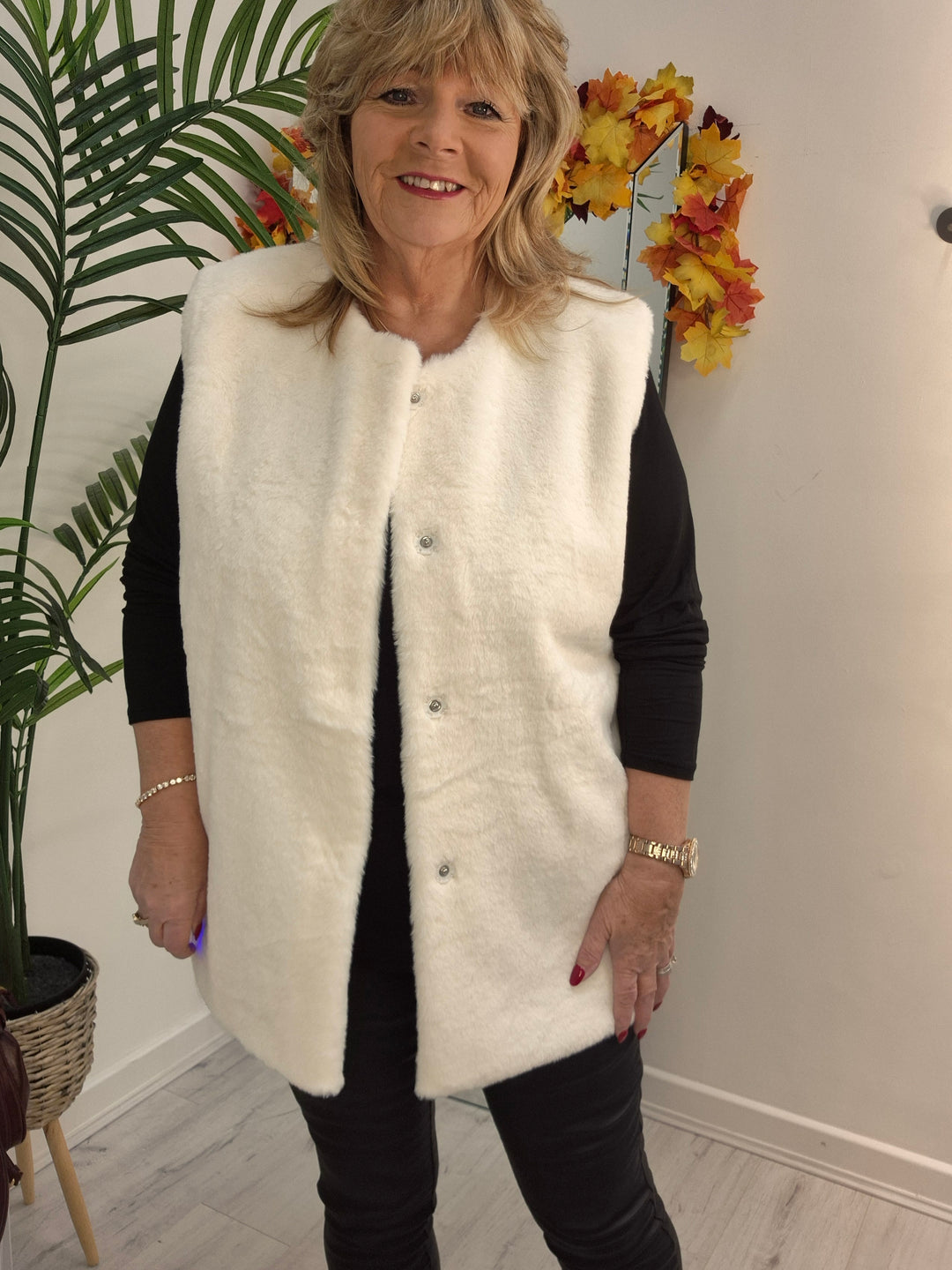 Oslo Faux Fur Gilet - Cream (Curvy fits from 14 up to Size 20)
