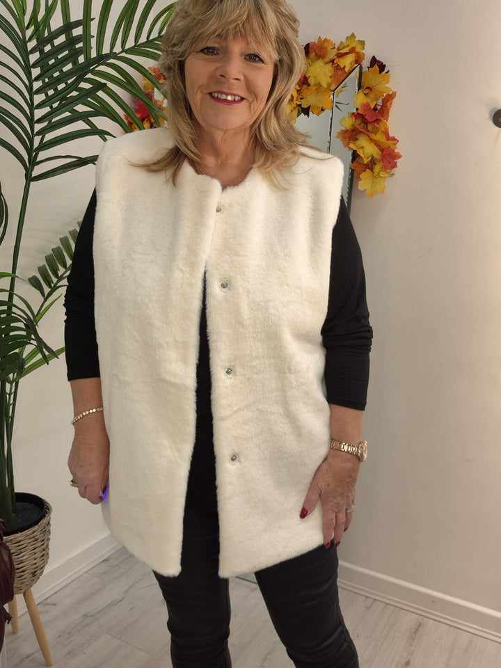 Oslo Faux Fur Gilet - Cream (Curvy fits from 14 up to Size 20)