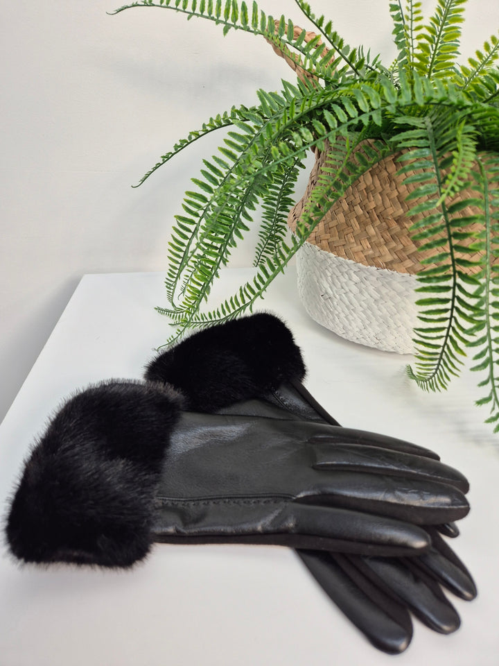 Oslo Gloves with Faux Leather & Faux Fur - Black