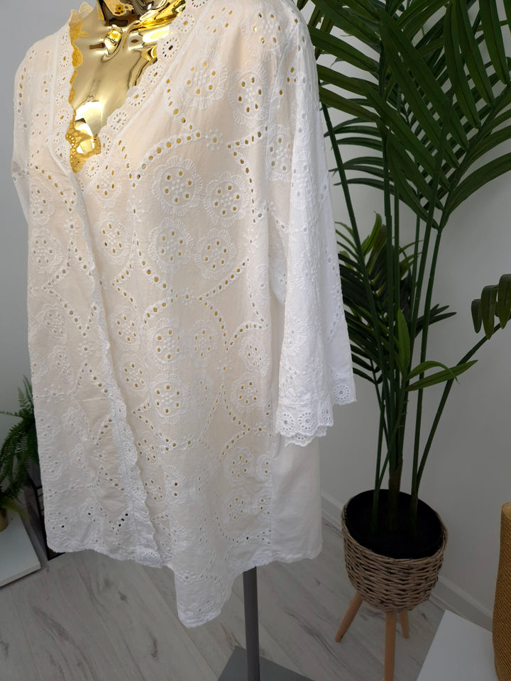 Billie Broderie Anglaise Blouse - (choose your Colour) (Curvy)