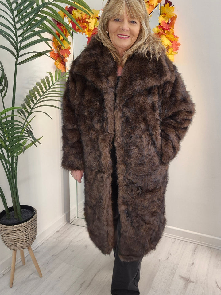 Oslo Faux Fur Coat - Chocolate/Dark Chocolate (One Size/Curvy - fitting from Size 16/18 to Size 20)