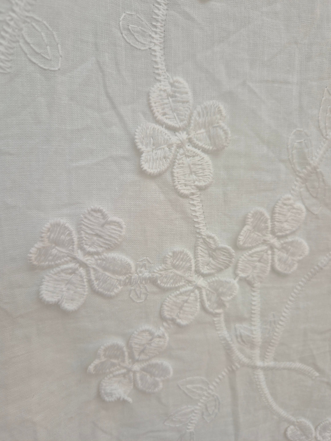 Blanco 3D Flower Top - (One Size, fits from Size 12/14 up to Size 16/18) - White