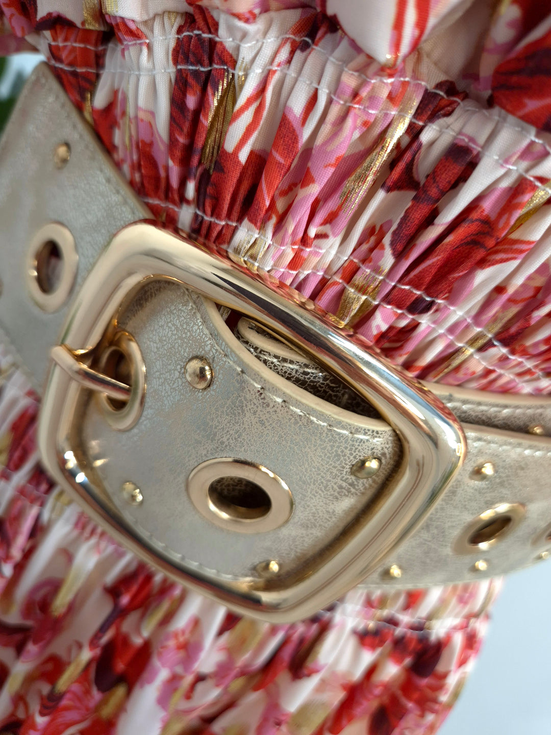 Stretchy Belt with Large Buckle - Gold/Beige
