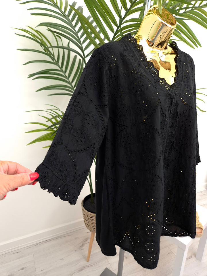 Billie Broderie Anglaise Blouse - (choose your Colour) (Curvy)