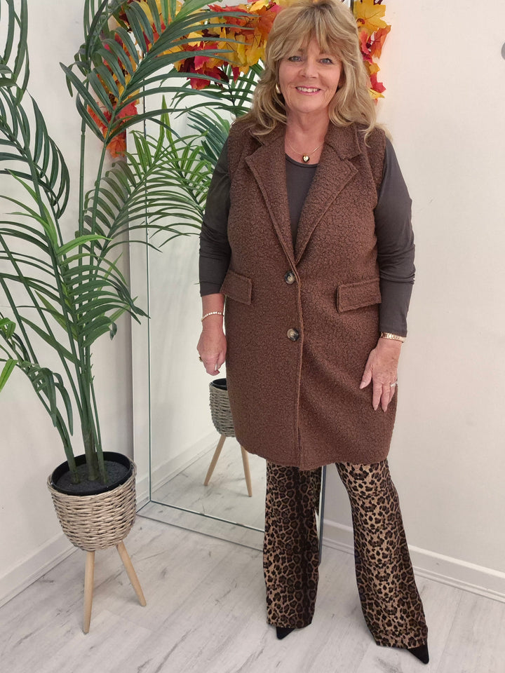 Gina Gilet (Faux Shearling) - One Size/Curvy, fits from Size 14 to Size 18) - Chocolate