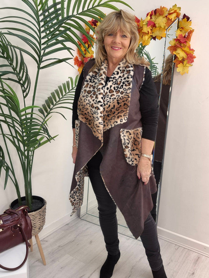 Oslo Faux Fur Reversible Gilet - Chocolate Leopard (Oversized, fitting from Size 12 up to Size 16)