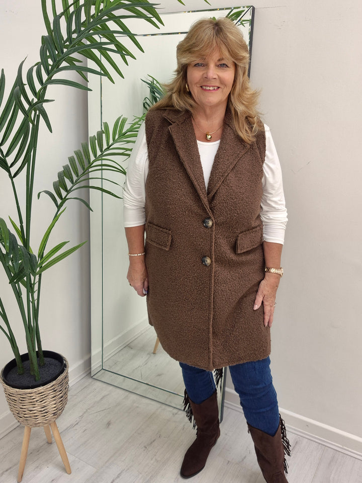 Gina Gilet (Faux Shearling) - One Size/Curvy, fits from Size 14 to Size 18) - Chocolate