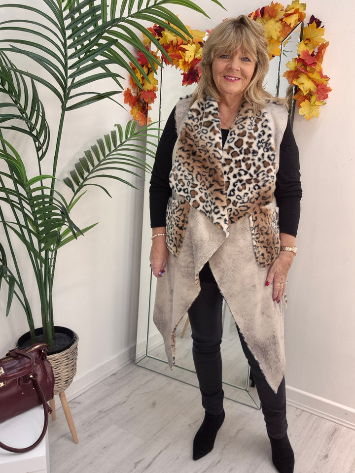 Oslo Faux Fur Reversible Gilet - Stone Leopard (Oversized, fitting from Size 12 up to Size 16)