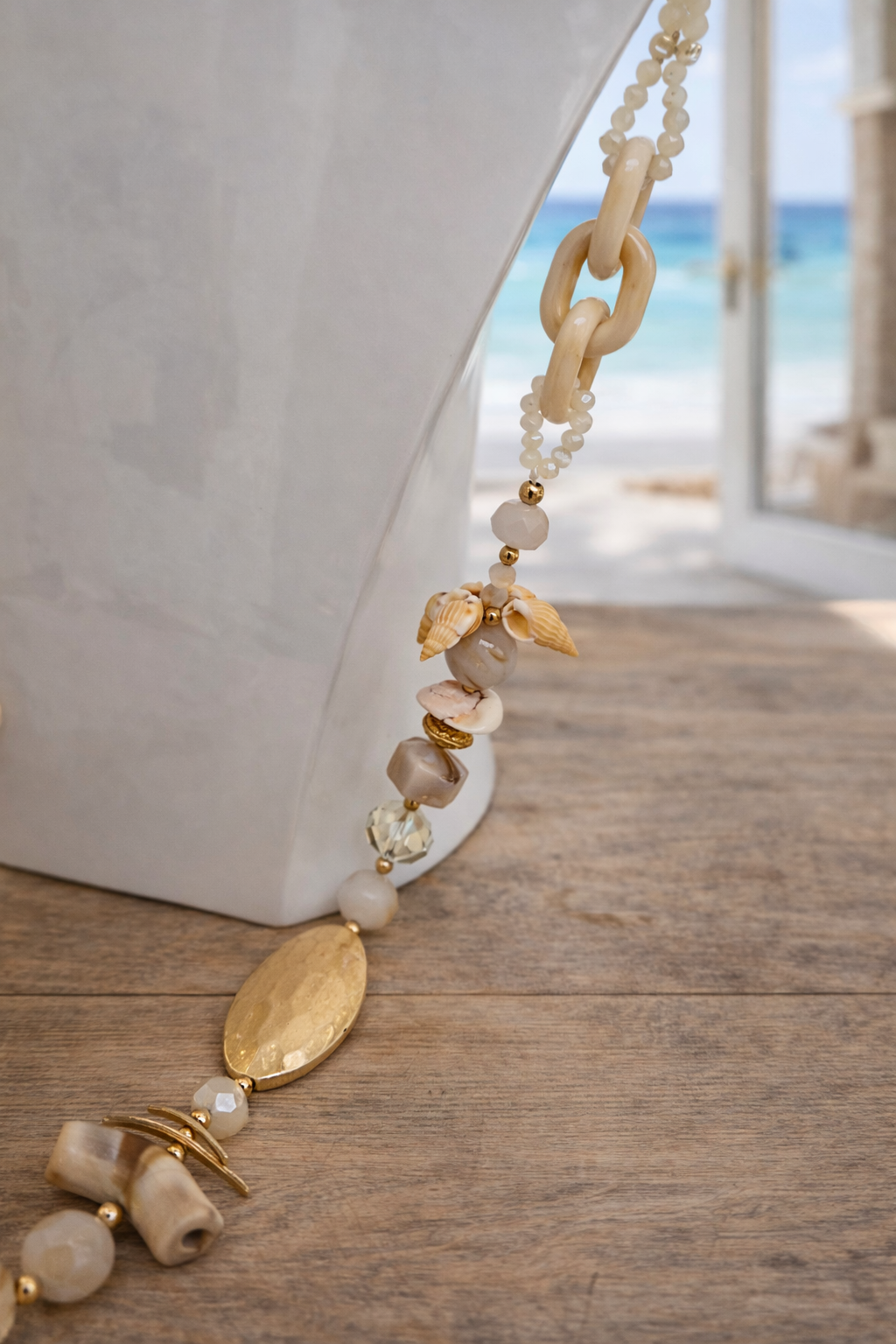 Statement Shell Necklace - White/Gold