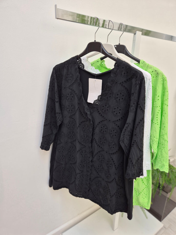 Billie Broderie Anglaise Blouse - (choose your Colour) (Curvy)